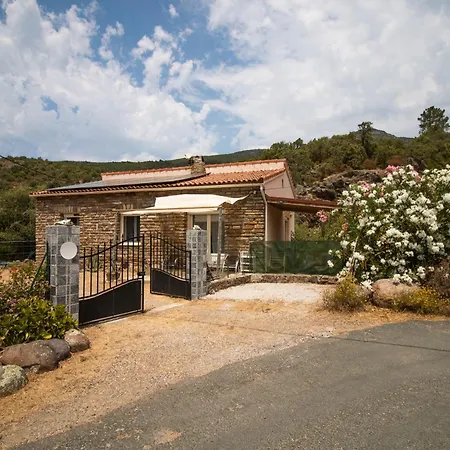 Au Pont De Tuarelli, Ludique, Fango Βίλα