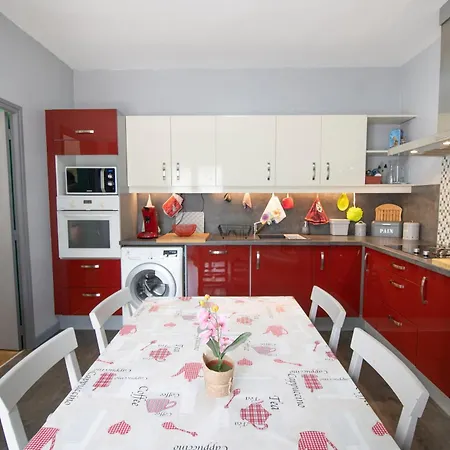 Au Pont De Tuarelli, Ludique, Fango Βίλα