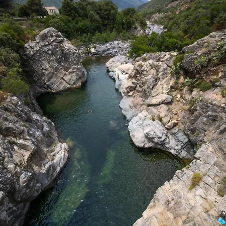 Au Pont De Tuarelli, Ludique, Fango Manso