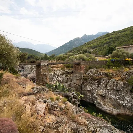 Au Pont De Tuarelli, Ludique, Fango Manso